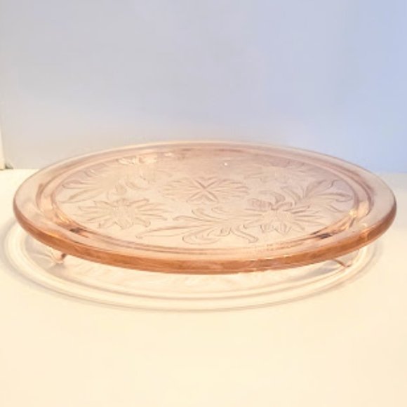 VTG PINK DEPRESSION GLASS 10" ROUND CAKE PLATE WITH 3 FEET FLORAL DESIGN PRESSED - Picture 3 of 4